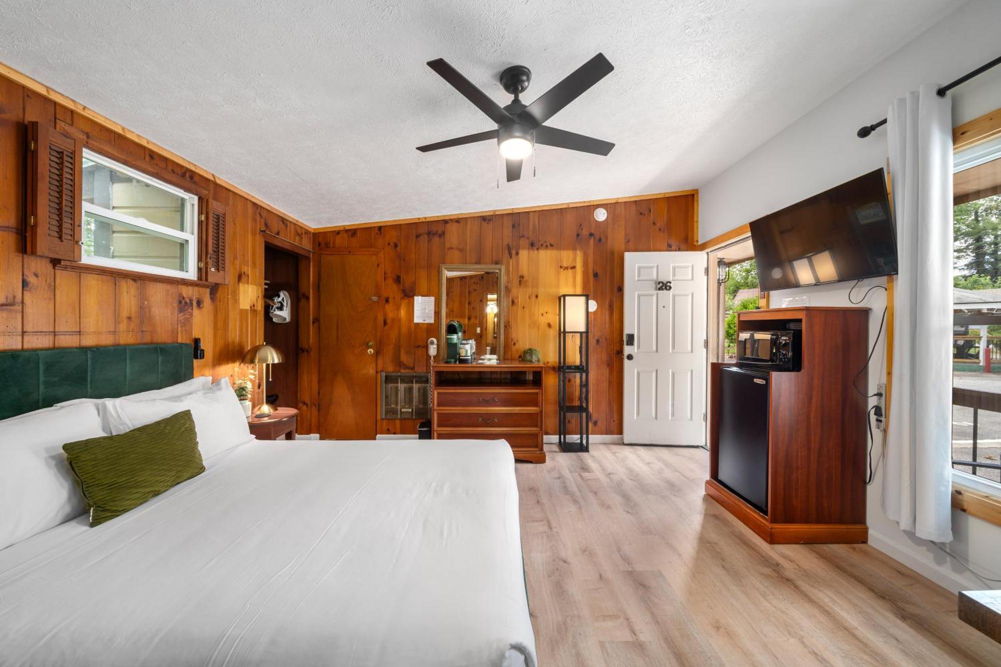 Cedarwood Inn هيندرسونفيل المظهر الخارجي الصورة