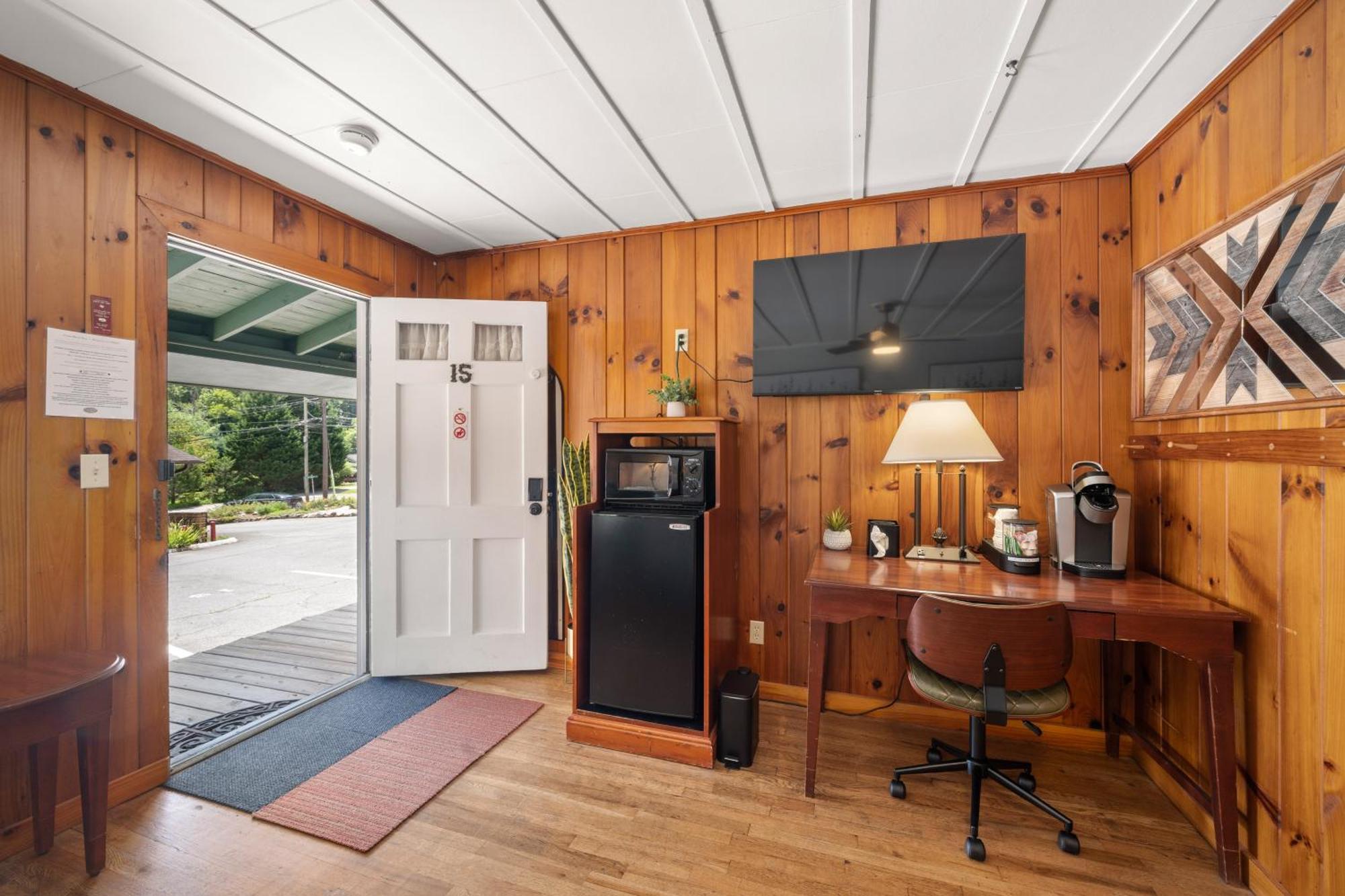 Cedarwood Inn هيندرسونفيل المظهر الخارجي الصورة