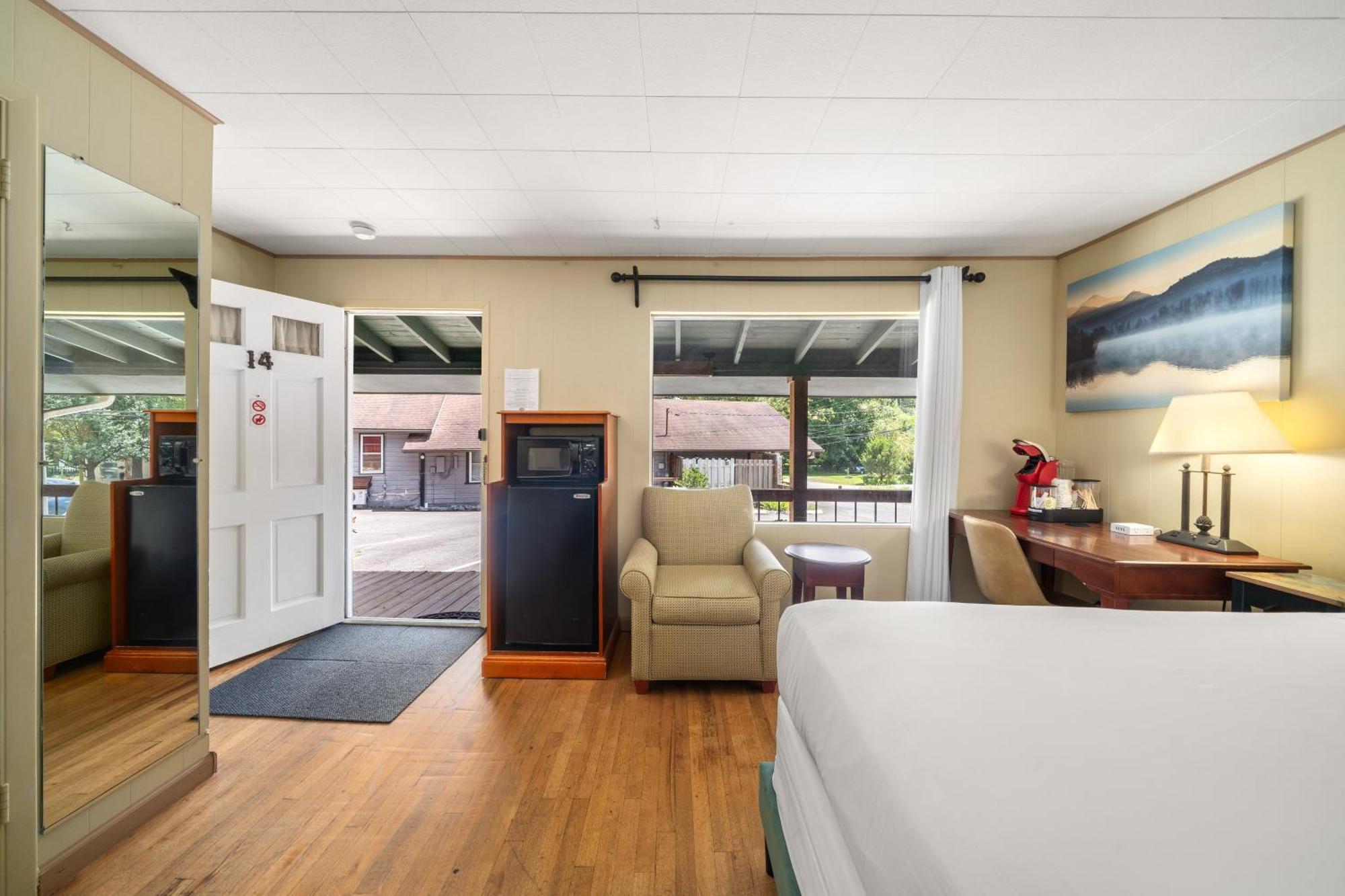 Cedarwood Inn هيندرسونفيل المظهر الخارجي الصورة